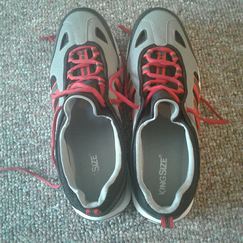 Kingsize 11.5 wide athletic shoes
